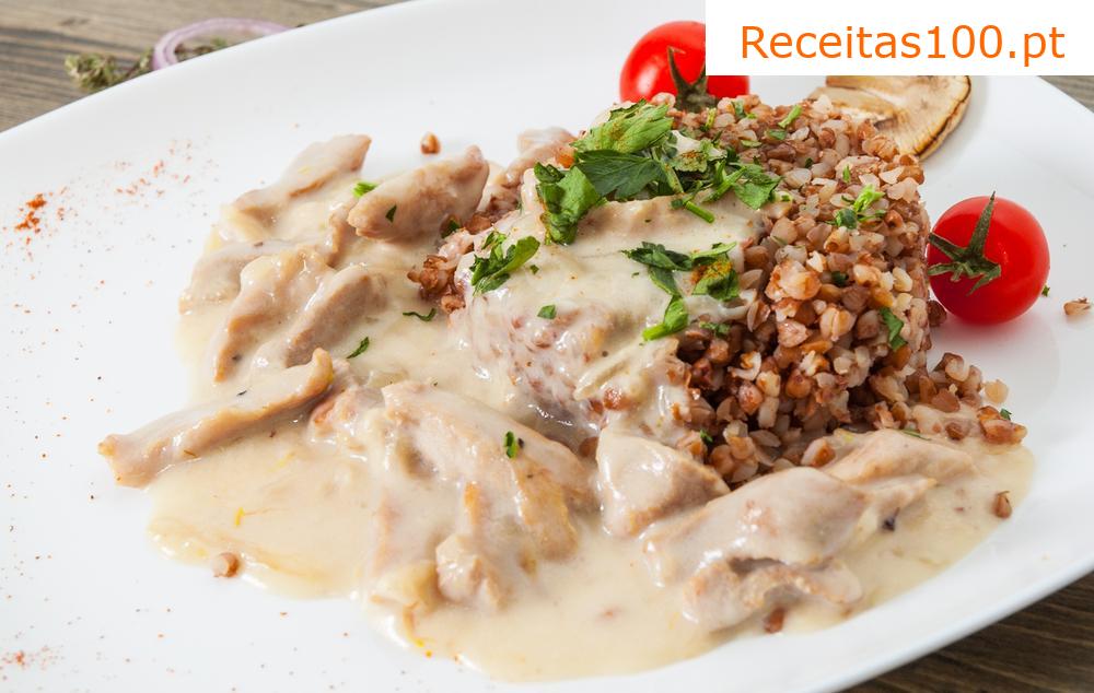 Frango à cerveja com cogumelos