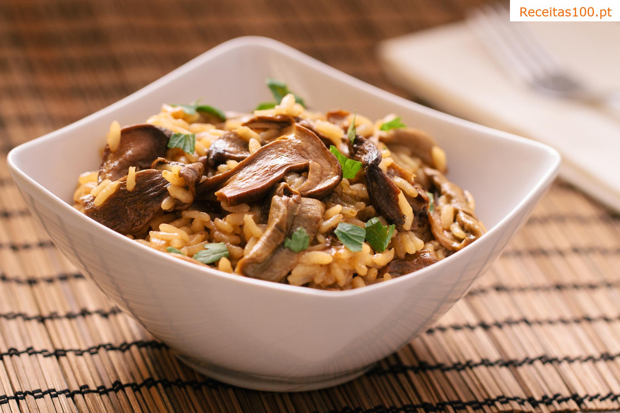 Risoto cremoso com cogumelos e parmesão